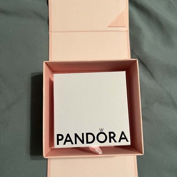 Pandora bracelet with heart charm - Picture 3 of 5